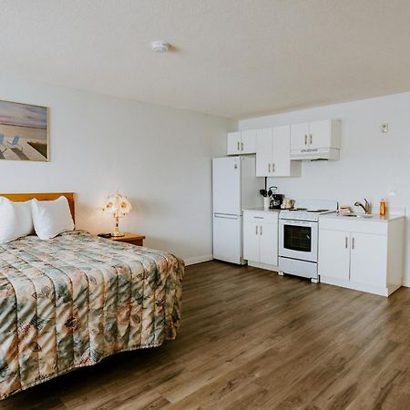 Western Budget Plus Mosaic Suites Penhold Zewnętrze zdjęcie