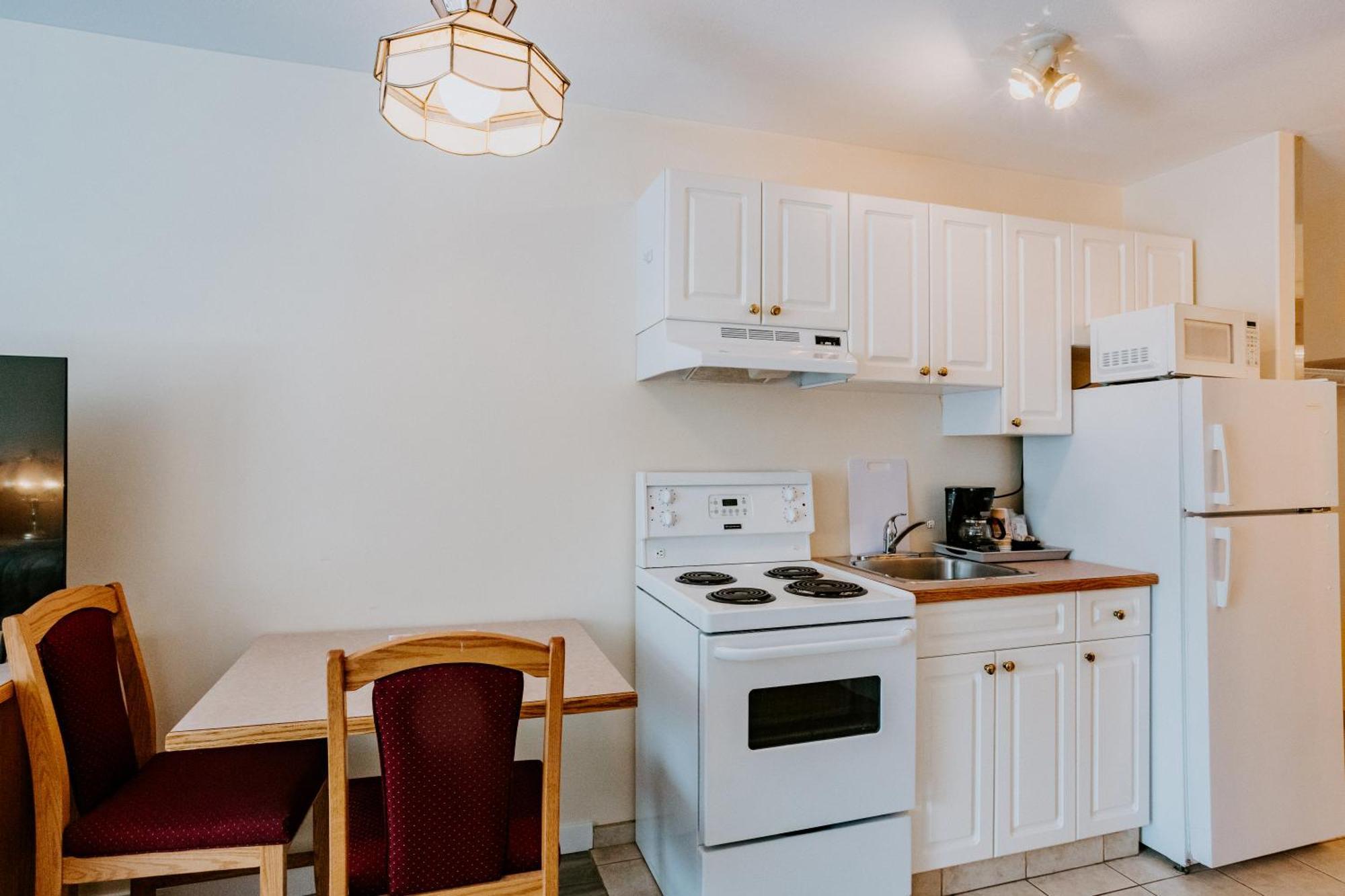 Western Budget Plus Mosaic Suites Penhold Zewnętrze zdjęcie