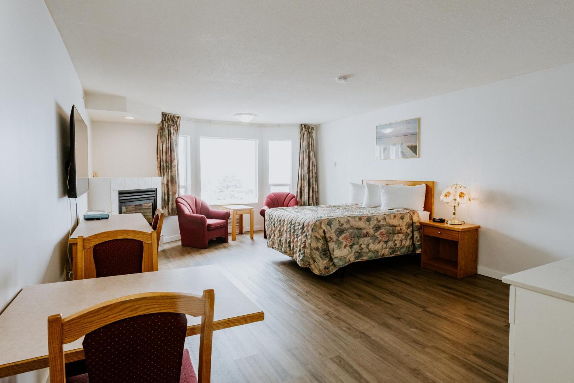 Western Budget Plus Mosaic Suites Penhold Zewnętrze zdjęcie