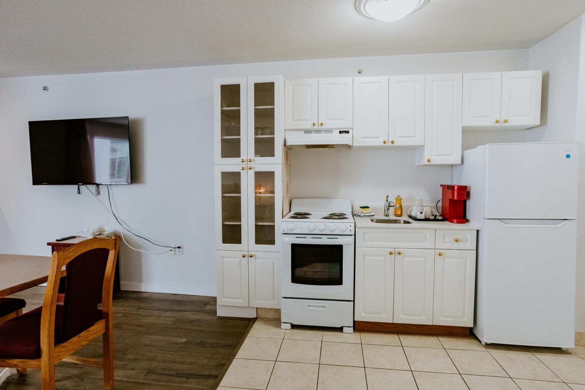 Western Budget Plus Mosaic Suites Penhold Zewnętrze zdjęcie