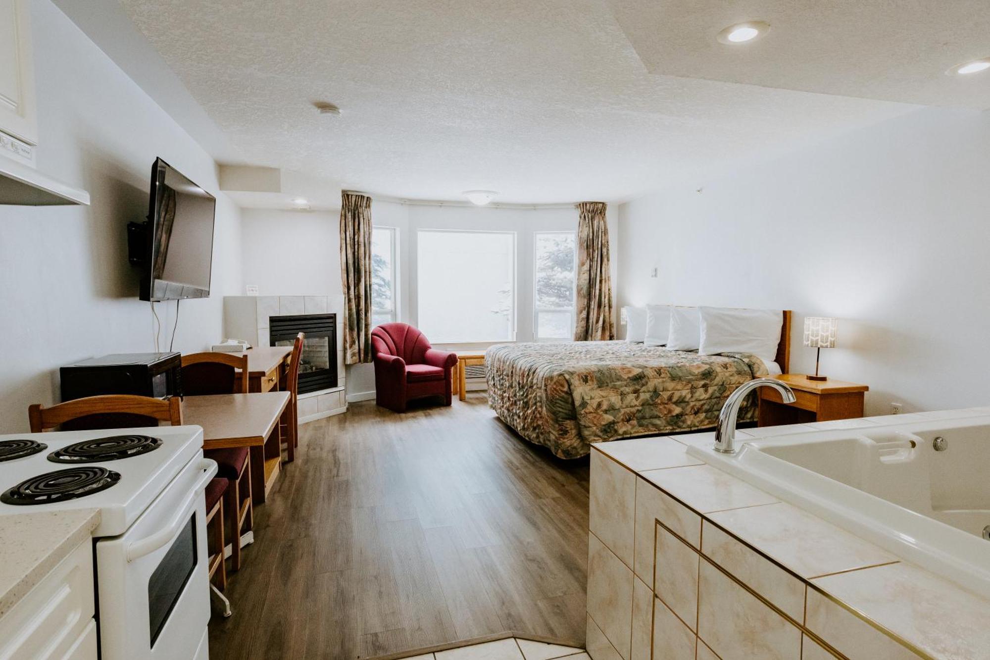 Western Budget Plus Mosaic Suites Penhold Zewnętrze zdjęcie
