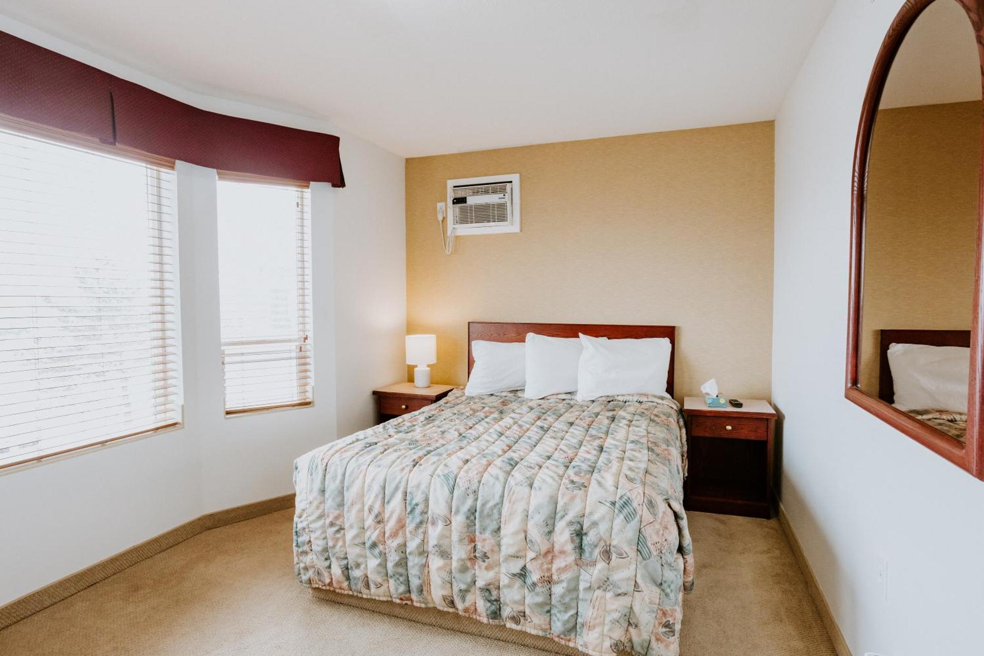 Western Budget Plus Mosaic Suites Penhold Zewnętrze zdjęcie