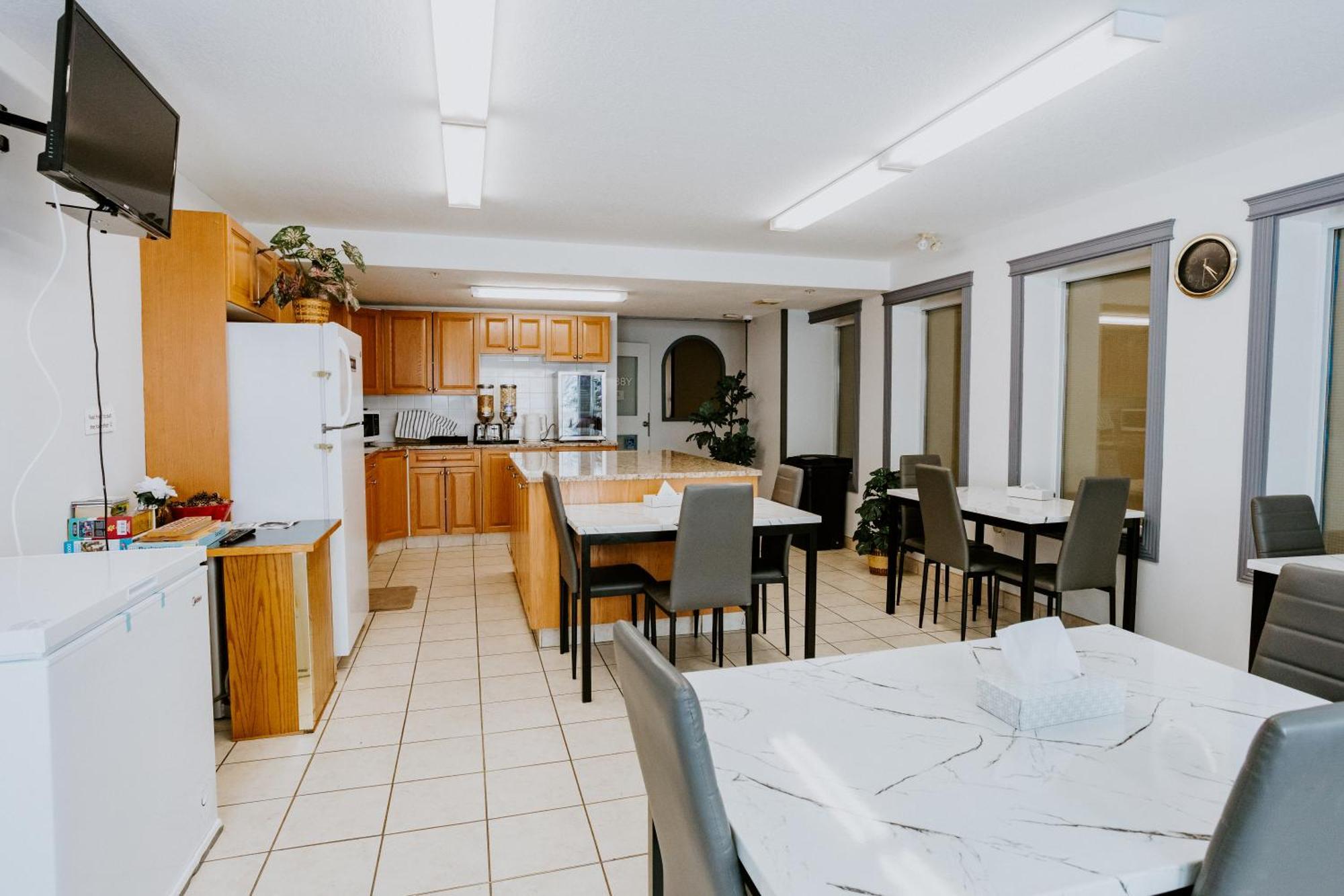 Western Budget Plus Mosaic Suites Penhold Zewnętrze zdjęcie