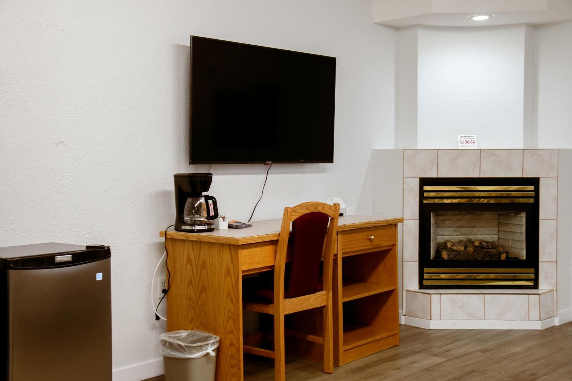 Western Budget Plus Mosaic Suites Penhold Zewnętrze zdjęcie